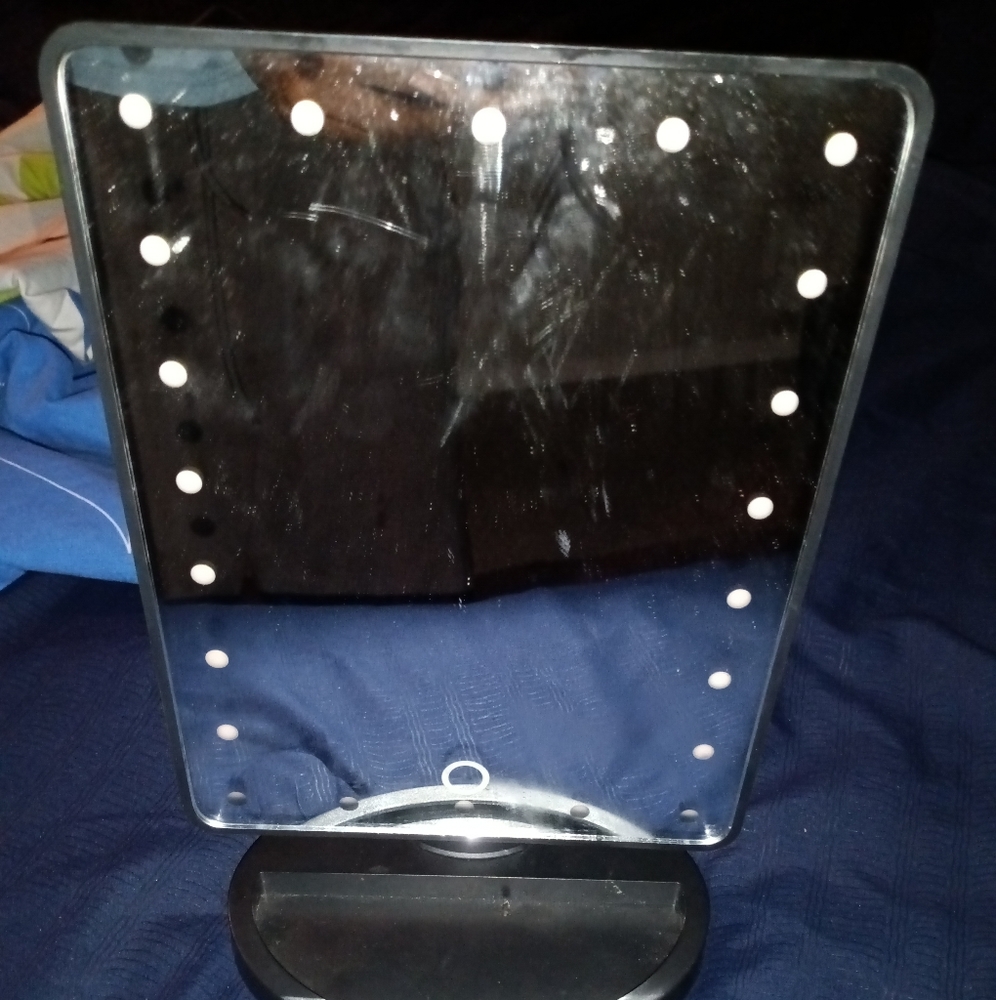 Vanity mirror